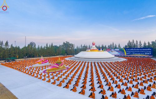 พระธรรมยาตราร่วมปฏิบัติธรรม และถ่ายภาพหมู่ประวัติศาสตร์ วันที่ 8 มกราคม พ.ศ. 2567  ณ อนุสรณ์สถานบางนางแท่น จ.นครปฐม