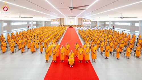 พิธีรับดวงแก้วนักเรียนบาลี ผู้สมัครสอบในนามวัดพระธรรมกาย วันอาทิตย์ที่ 6 ตุลาคม พ.ศ. 2567 ณ ค่ายจองแชมป์ หมู่กุฏิสามเณรเปรียญธรรม วัดพระธรรมกาย จ.ปทุมธานี