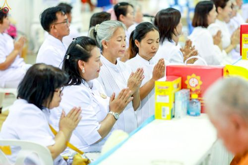 ภาพ No.236320:วันที่ 3 สิงหาคม พ.ศ. 2568 พิธีถวายมหาสังฆทานคณะสงฆ์ 2,000 กว่าวัดทั่วประเทศ ปีที่ 25 , พิธีถวายไทยธรรมคณะสงฆ์ 323 วัด 4 จังหวัดชายแดนภาคใต้ ณ วัดพระธรรมกาย