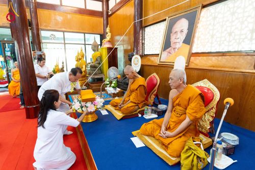 ภาพ No.161297:พิธีบำเพ็ญกุศลอุทิศถวายแด่ พระเดชพระคุณพระพรหมโมลี (อดีตเจ้าคณะจังหวัดสิงห์บุรี) , อดีตเจ้าอาวาสทุกรูป และ พิธีทอดผ้าป่าบำรุงวัด บำรุงโรงเรียน  ณ วัดกลางธนรินทร์ ต.บ้านแป้ง อ.พรหมบุรี จ.สิงห์บุรี วันเสาร์ที่ 5 ตุลาคม พ.ศ. 2567