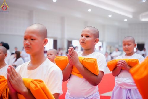 ภาพ No.135251:พิธีขอขมารับผ้าไตร, พิธีบรรพชา ในโครงการบรรพชาสามเณร ฟื้นฟูพระพุทธศาสนาทั่วไทย ณ ศูนย์อบรมเยาวชนกาญจนบุรี วันที่ 6 เมษายน พ.ศ. 2567