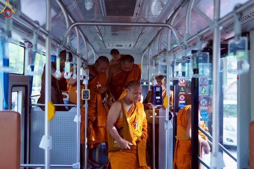 ภาพ No.221533:วันอังคารที่ 22 เมษายน พ.ศ. 2568 ภาพพิธีถวายมหาสังฆทานคณะสงฆ์ 40,000 กว่าวัดทั่วประเทศ เนื่องในวันคุ้มครองโลก ชุดที่ 2 (ปลื้มให้สมการรอคอย) ณ ลานธรรมพระมหาธรรมกายเจดีย์ วัดพระธรรมกาย