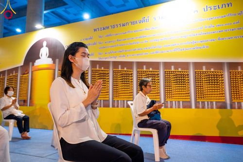 ภาพ No.105187:พิธีฉลองชัยสวดมนต์บทธรรมจักร 6,000,000,000 จบ และสวดมนต์ข้ามปี ณ มหารัตนวิหารคด วัดพระธรรมกาย ในวันที่ 31 ธันวาคม พ.ศ. 2566