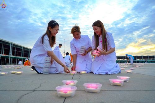 ภาพ No.240952:วันพุธที่ 27 สิงหาคม พ.ศ. 2568 พิธีจุดประทีป ในวันธรรมชัย ณ วัดพระธรรมกาย