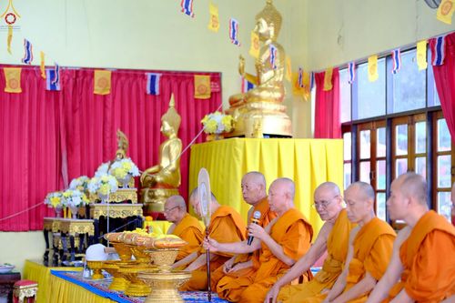 ภาพ No.254629:วันที่ 13 ตุลาคม พ.ศ. 2568 พิธีทอดกฐินสามัคคีทั่วไทย 30,000 วัด โดยคณะศิษยานุศิษย์ บูชาธรรม 81 ปี หลวงพ่อธัมมชโย ณ วัดจันทร์ใน แขวงบางคอแหลม เขตยานนาวา กรุงเทพมหานคร