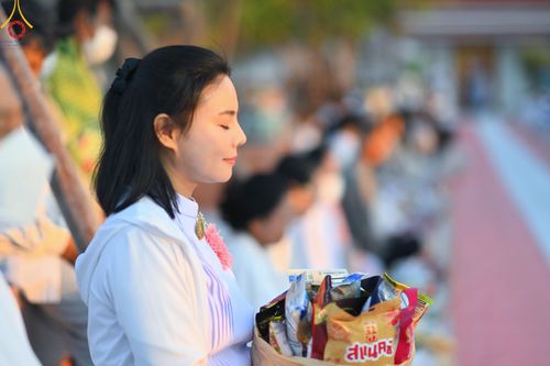 ภาพ No.195313:พิธีตักบาตรพระธรรมยาตรา ณ อนุสรณ์สถานลำดับที่ 3 สถานที่เกิดใหม่ในเพศสมณะ วัดสองพี่น้อง ต.ต้นตาล อ.สองพี่น้อง จ.สุพรรณบุรี ในโครงการธรรมยาตรา กตัญญูบูชา มหาปูชนียาจารย์ พระมงคลเทพมุนี(สด จนฺทสโร) พระผู้ปราบมาร ปีที่ 13 วันที่ 15 มกราคม พ.ศ.2568
