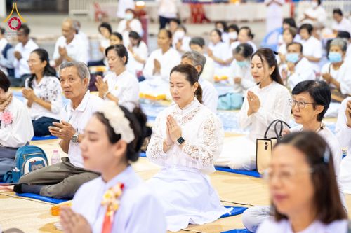 ภาพ No.202278:พิธีถวายภัตตาหารเป็นสังฆทาน แด่พระธรรมยาตรา ณ วัดพระธรรมกาย ตำบลคลองสาม อำเภอคลองหลวง จังหวัดปทุมธานี ในโครงการธรรมยาตรา กตัญญูบูชา มหาปูชนียาจารย์ พระมงคลเทพมุนี(สด จนฺทสโร) พระผู้ปราบมาร อนุสรณ์สถาน 7 แห่ง ปีที่ 13 วันที่ 27 มกราคม พ.ศ. 2568