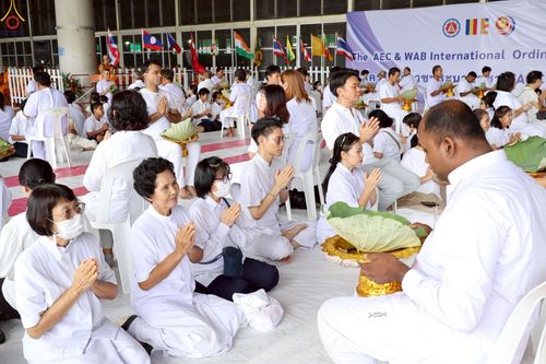 ภาพ No.230751:วันที่ 28 มิถุนายน พ.ศ. 2568 พิธีตัดปอยผมและปลงผม โครงการบวชพระนานาชาติ AEC & WAB รุ่นที่ 9 ณ วิหารคด 2 วัดพระธรรมกาย