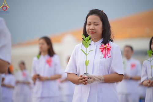 ภาพ No.160395:พิธีปลูกต้นทรัพย์บานชื่น ณ ลานธรรม พระมหาธรรมกายเจดีย์ วัดพระธรรมกาย จ.ปทุมธานี วันพฤหัสบดีที่ 10 ตุลาคม พ.ศ. 2567