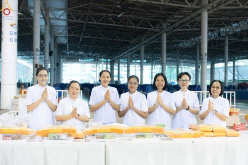 ภาพ No.188143:พิธีถวายภัตตาหารเป็นสังฆทาน แด่พระธรรมยาตรา ในโครงการธรรมยาตรา กตัญญูบูชา มหาปูชนียาจารย์ พระมงคลเทพมุนี(สด จนฺทสโร) พระผู้ปราบมาร อนุสรณ์สถาน 7 แห่ง ปีที่ 13 ณ สภาธรรมกายสากล วัดพระธรรมกาย วันที่ 2 มกราคม พ.ศ. 2568