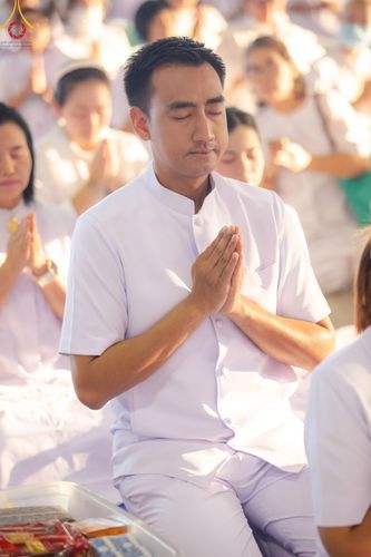 ภาพ No.158938:พิธีตักบาตร ในวันอาทิตย์ต้นเดือน วันที่ 6 ตุลาคม พ.ศ. 2567 ณ สภาธรรมกายสากล วัดพระธรรมกาย