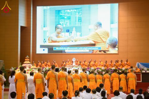 ภาพ No.232161:วันอาทิตย์ที่ 6 กรกฏาคม พ.ศ. 2568 พิธีมอบโล่เกียรติคุณ สวดธัมมจักกัปปวัตตนสูตร และรางวัลโครงการผู้นำแสงสว่างออนไลน์ ณ ห้องแก้วสารพัดนึก1 สภาธรรมกายสากล วัดพระธรรมกาย