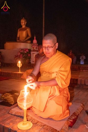 ภาพ No.130630:พิธีจุดโคมประทีปถวายเป็นพุทธบูชา ในโครงการบรรพชา 1,250 รูป ณ มหาวิหารมายาเทวี แดนประสูติ สวนลุมพินี ประเทศเนปาล วันที่ 9 มีนาคม พ.ศ. 2567