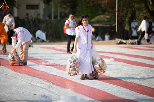 ภาพ No.115784:V.15 สามัคคี การเตรียมงาน เก็บงาน การรับบุญของเจ้าหน้าที่หน่วยงานต่างๆ เพื่อโครงการธรรมยาตรา กตัญญูบูชามหาปูชนียาจารย์ พระมงคลเทพมุนี (สด จนฺทสโร) พระผู้ปราบมาร อนุสรณ์สถาน 7 แห่ง ปีที่ 12 ระหว่างวันที่ 2 - 31 มกราคม พ.ศ.2567