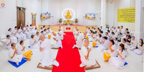ภาพ No.252246:วันที่ 4-5 ตุลาคม พ.ศ. 2568  วัดพระธรรมกายแคลิฟอร์เนีย ประเทศสหรัฐอเมริกา ได้จัดพิธีตัดปอยผม โดยคณะสงฆ์ ญาติ ๆ และสาธุชน ให้กับนาคธรรมทายาท 8 ท่าน และได้จัดพิธีบรรพชา-อุปสมบท ฉลองพิธีทอดกฐินบรมจักรพรรดิ สร้างอุโบสถ 82 ปี บูชาธรรมหลวงพ่อธัมมชโย