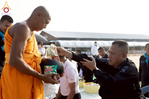 ภาพ No.230164:วันเสาร์ที่ 28 มิถุนายน พ.ศ. 2568 พิธีถวายสังฆทาน 323 วัด 4 จังหวัดชายแดนใต้ ปีที่ 21 ครั้งที่ 178 พิธีมอบกองทุนหนุนแรงใจช่วยครูใต้ ปีที่ 18 ครั้งที่ 142 ณ ศูนย์อบรมเยาวชนจังหวัดปัตตานี