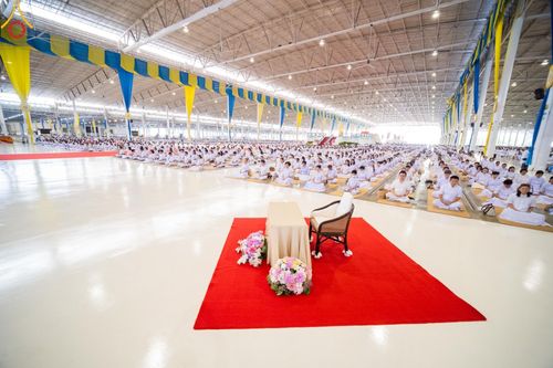 ภาพ No.151172:พิธีบูชาข้าวพระ ในวันอาทิตย์ต้นเดือน วันที่ 1 กันยายน พ.ศ. 2567 ณ สภาธรรมกายสากล วัดพระธรรมกาย