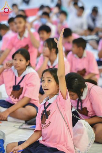 ภาพ No.184453:พิธีมอบโล่ และใบประกาศเกียรติคุณ  โครงการเจริญพระพุทธมนต์ ธัมมจักกัปปวัตตนสูตร  โรงเรียนที่มีผลการดำเนินกิจกรรมดีเด่น จังหวัดสระบุรี  หนึ่งในโครงการหมู่บ้านรักษาศีล 5  และวันรวมพลังเด็กดี V-Star  วันที่ 17 ธันวาคม พ.ศ.2567 ณ ห้างทวีกิจคอมเพล็กซ์ ชั้น 4 อ