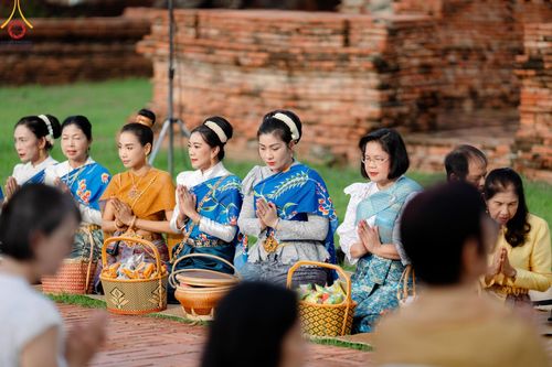 ภาพ No.138535:พิธีตักบาตร วัดราชบูรณะ จ.พระนครศรีอยุธยา วันที่ 25 พฤษภาคม พ.ศ.2567