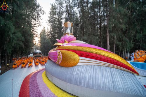 ภาพ No.107385:พิธีตักบาตรพระธรรมยาตราฯ ในโครงการธรรมยาตรากตัญญูบูชา มหาปูชนียาจารย์ พระมงคลเทพมุนี(สด จนฺทสโร) พระผู้ปราบมาร ปีที่ 12 ณ อนุสรณ์สถานมหาวิหารพระมงคลเทพมุนี อ.สองพี่น้อง จ.สุพรรณบุรี วันที่ 7 มกราคม พ.ศ. 2567