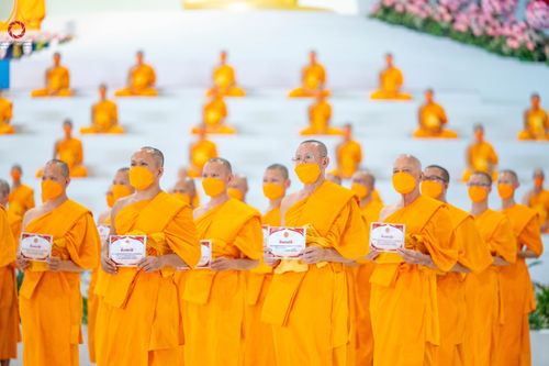 ภาพ No.102808:พิธีรับมอบต้นสมบัติจักรพรรดิ เพื่องานเผยแผ่พระพุทธศาสนาวิชชาธรรมกายไปทั่วโลก แด่ศูนย์ส่งเสริมศีลธรรมทั่วโลก 224 แห่ง วันอาทิตย์ที่ 17 ธันวาคม พ.ศ. 2566 ณ สภาธรรมกายสากล วัดพระธรรมกาย