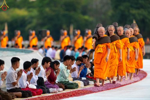ภาพ No.120322:พิธีต้อนรับพระธรรมยาตรา ในโครงการธรรมยาตรา กตัญญูบูชา มหาปูชนียาจารย์ พระมงคลเทพมุนี(สด จนฺทสโร) พระผู้ปราบมาร อนุสรณ์สถาน 7 แห่ง ปีที่ 12 วันที่ 28 มกราคม พ.ศ. 2567 ณ วัดพระธรรมกาย จ.ปทุมธานี (ชุดที่ 2)