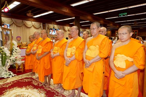ภาพ No.270798:วันที่ 18 พฤศจิกายน พ.ศ. 2568 วัดพระธรรมกาย เป็นเจ้าภาพบำเพ็ญกุศล  คุณยายอาจารย์ ดร.ตรีธา เนียมขำ  อดีตนายกสมาคมศิษย์หลวงพ่อวัดปากน้ำ ณ ศาลาสตมานุสรณ์ (ศาลาเรือนไทย) วัดปากน้ำ  พระอารามหลวง เขตภาษีเจริญ กรุงเทพมหานคร