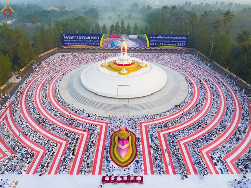 ภาพ No.110253:พิธีตักบาตรพระธรรมยาตราฯ ในโครงการธรรมยาตรากตัญญูบูชา มหาปูชนียาจารย์ พระมงคลเทพมุนี(สด จนฺทสโร) พระผู้ปราบมาร ปีที่ 12 ณ อนุสรณ์สถานลำดับที่ 2 สถานที่ตั้งมโนปณิธานบวชตลอดชีวิต อนุสรณ์สถานบางนางแท่น จ.นครปฐม วันที่ 11 มกราคม พ.ศ. 2567