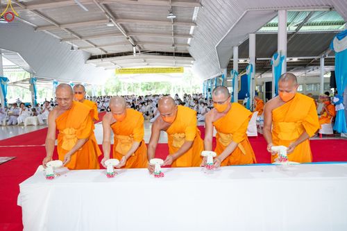 ภาพ No.85018:พิธีเจริญพระพุทธมนต์และพิธีสักการะ รูปเหมือนพระมงคลเทพมุนี (สด จนฺทสโร) ในวันที่ 5 สิงหาคม พ.ศ. 2566 ณ วัดพระธรรมกาย จ.ปทุมธานี เพื่ออัญเชิญประดิษฐาน  ณ วิหารพระมงคลเทพุนี (สด จนฺทสโร) ศูนย์ปฏิบัติธรรมภาคใต้ อ.บางกล่ำ จ.สงขลา