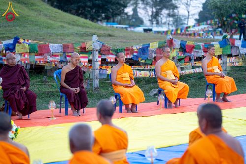 ภาพ No.132353:พิธีจุดโคมประทีปถวายเป็นพุทธบูชา ในโครงการบรรพชา 1,250 รูป ณ แดนประสูติ สวนลุมพินี ประเทศเนปาล วันที่ 17 มีนาคม พ.ศ. 2567