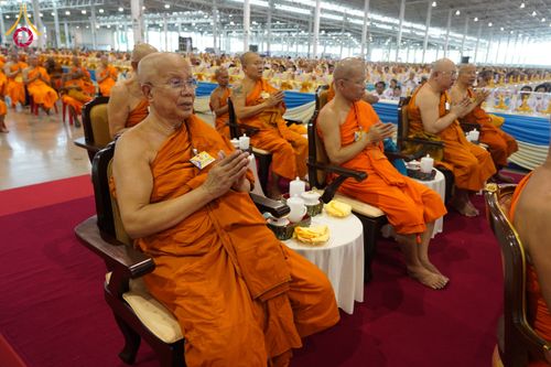 ภาพ No.59957:พิธีเจริญพระพุทธมนต์ "ฉลองอายุวัฒนมงคล 80 ปี หลวงพ่อธัมมชโย" พิธีถวายไทยธรรม คณะสงฆ์ 10,000 กว่าวัดทั่วประเทศ ในวันคุ้มครองโลก วันจันทร์ที่ 22 เมษายน พ.ศ. 2567 ณ สภาธรรมกายสากล วัดพระธรรมกาย จ.ปทุมธานี