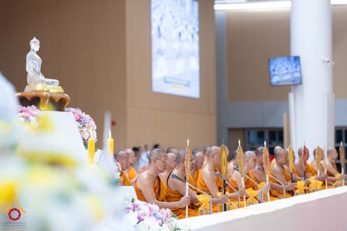 ภาพ No.146034:พิธีเจริญพระพุทธมนต์ ปฏิบัติธรรมเจริญสมาธิภาวนา เพื่อถวายเป็นพระราชกุศล แด่พระบาทสมเด็จพระเจ้าอยู่หัว เนื่องในโอกาสพระราชพิธีมหามงคล เฉลิมพระชนมพรรษา 6 รอบ 28 กรกฎาคม 2567 วันอาทิตย์ที่ 28 กรกฎาคม พ.ศ. 2567  ณ ห้องแก้วสารพัดนึก 2 สภาธรรมกายสากล
