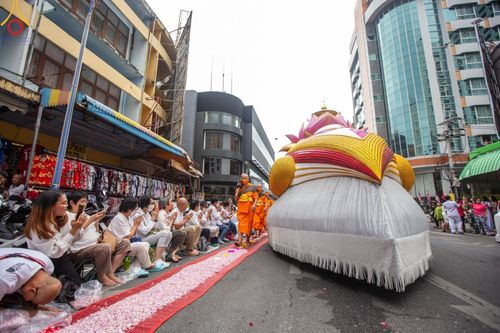 ภาพ No.128494:พิธีอัญเชิญพระบรมสารีริกธาตุ " ใจกลางเมืองนครหาดใหญ่ " เพื่อประดิษฐาน ณ มหารัตนเจดีย์สิริปทุมสวรรค์ (เจดีย์อริยพุทธะ 5 พระองค์) ศูนย์ปฏิบัติธรรมภาคใต้ อ.บางกล่ำ จ.สงขลา  วันที่ 9 มีนาคม พ.ศ. 2567 (ชุดที่ 2)