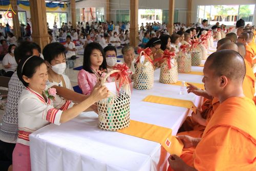 ภาพ No.80933:พิธีตักบาตรพระ ๒๑๖ รูป และ พิธีถวายมหาสังฆทาน ๕๒ วัด ฉลองครบรอบ ๑๖ ปี ธุดงคสถานพรรัตนแพร่ วันอังคารที่ ๙ พฤษภาคม พ.ศ.๒๕๖๖ ณ ธุดงคสถานพรรัตนะ อำเภอวังชิ้น จังหวัดแพร่