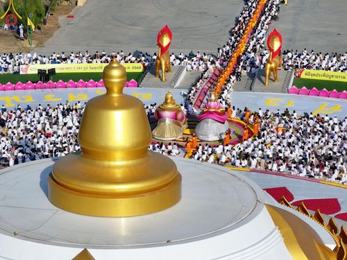 ภาพ No.198145:พิธีต้อนรับพระธรรมยาตรา ณ อนุสรณ์สถานลำดับที่ 5 สถานที่เผยแผ่วิชชาธรรมกายครั้งแรก อนุสรณ์สถานบางปลา วัดบางปลา อำเภอบางเลน จังหวัดนครปฐม ในโครงการธรรมยาตรา กตัญญูบูชา มหาปูชนียาจารย์ พระมงคลเทพมุนี(สด จนฺทสโร) พระผู้ปราบมาร ปีที่ 13 วัน 19 มกราคม พ.ศ.2568