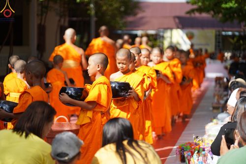 ภาพ No.61079:สามเณรออกบิณฑบาต และกิจกรรมอบรมสามเณร ในโครงการบรรพชาสามเณรฟื้นฟู พระพุทธศาสนาทั่วไทย ณ ศูนย์อบรมที่พักสงฆ์บ้านร่มเย็น จ.นราธิวาส วันที่ 2-15 เมษายน พ.ศ. 2567