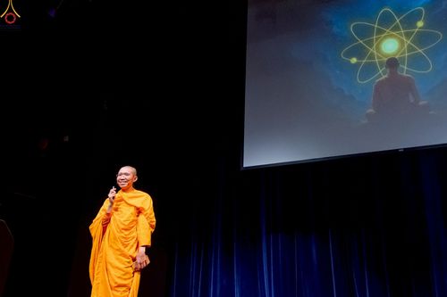 ภาพ No.249798:วันอาทิตย์ที่ 28 กันยายน พ.ศ. 2568 การปฏิบัติธรรมบูชาธรรม 108 ปี แห่งการบรรลุธรรมของหลวงปู่วัดปากน้ำ ได้จุดประทีปสันติภาพไปทั่วโลก และได้ร่วมเสวนาทางปัญญา เพื่อการขยายพระพุทธศาสนาวิชชาธรรมกายไปทั่วโลก  ในงาน HTC Newyork USA