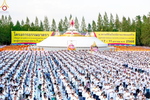 ภาพ No.192653:พิธีจุดประทีปถวายเป็นพุทธบูชา และบูชาธรรมมหาปูชนียาจารย์ ณ อนุสรณ์สถานคลองบางนางแท่น อ.สามพราน จ.นครปฐม ในโครงการธรรมยาตรา กตัญญูบูชา มหาปูชนียาจารย์ พระมงคลเทพมุนี(สด จนฺทสโร) พระผู้ปราบมาร อนุสรณ์สถาน 7 แห่ง ปีที่ 13 วันที่ 10 มกราคม พ.ศ. 2568