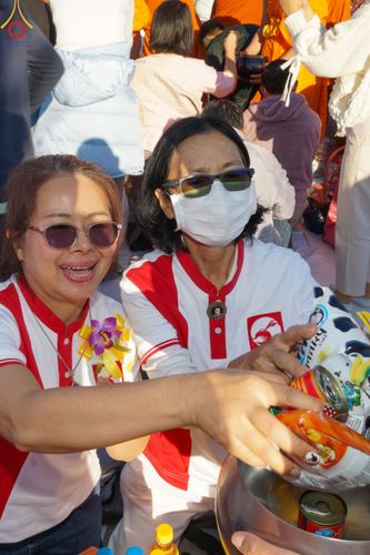 ภาพ No.106814:พิธีตักบาตรพระ ๒๐๐ รูป  "สร้างบุญใหญ่ ส่งท้ายปีเก่า ต้อนรับปีใหม่ ๒๕๖๗" วันอาทิตย์ที่ ๓๑ ธันวาคม ๒๕๖๖ ณ ถนนหน้าที่ว่าการอำเภอภูเรือ อำเภอภูเรือ จังหวัดเลย