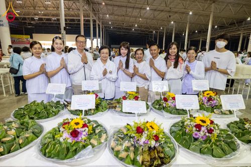 ภาพ No.204298:พิธีถวายภัตตาหารเป็นสังฆทาน แด่พระธรรมยาตรา ณ วัดพระธรรมกาย ตำบลคลองสาม อำเภอคลองหลวง จังหวัดปทุมธานี ในโครงการธรรมยาตรา กตัญญูบูชา มหาปูชนียาจารย์ พระมงคลเทพมุนี(สด จนฺทสโร) พระผู้ปราบมาร อนุสรณ์สถาน 7 แห่ง ปีที่ 13 วันที่ 31 มกราคม พ.ศ. 2568