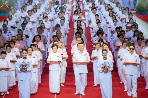 ภาพ No.150105:พิธีทอดผ้าป่าสมทบกฐินวัดพระธรรมกาย และสมทบกฐิน 30,000 วัดทั่วไทย ครั้งที่ 1 เนื่องในวันธรรมชัย 27 สิงหาคม พ.ศ.2567 ณ สภาธรรมกายสากล วัดพระธรรมกาย