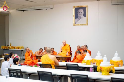 ภาพ No.222984:วันที่ 23 เมษายน พ.ศ. 2568 หลวงพ่อทัตตชีโวต้อนรับคณะสงฆ์ World Pec ณ อาคาร 100 ปี คุณยายมหารัตนอุบาสิกาจันทร์ ขนนกยูง วัดพระธรรมกาย