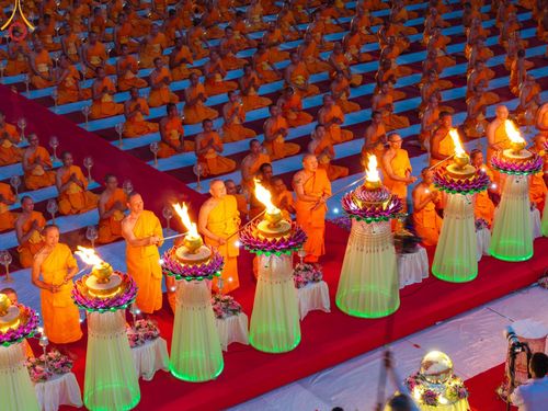 ภาพ No.190132:พิธีจุดประทีปถวายเป็นพุทธบูชา และบูชาธรรมมหาปูชนียาจารย์ ณ อนุสรณ์สถานมหาวิหารพระมงคลเทพมุนี (โลตัสแลนด์) อ.สองพี่น้อง จ.สุพรรณบุรี ในโครงการธรรมยาตรา กตัญญูบูชา มหาปูชนียาจารย์ พระมงคลเทพมุนี(สด จนฺทสโร) พระผู้ปราบมาร อนุสรณ์สถาน 7 แห่ง ปีที่ 13