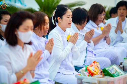 ภาพ No.197648:พิธีตักบาตรพระธรรมยาตรา ณ อนุสรณ์สถานลำดับที่ 4 สถานที่เกิดด้วยกายธรรม วัดโบสถ์(บน) ต.บางคูเวียง จ.นนทบุรี ในโครงการธรรมยาตรา กตัญญูบูชา มหาปูชนียาจารย์ พระมงคลเทพมุนี(สด จนฺทสโร) พระผู้ปราบมาร อนุสรณ์สถาน 7 แห่ง ปีที่ 13 วันที่ 19 มกราคม พ.ศ. 2568