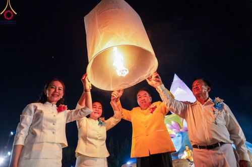 ภาพ No.97277:พิธีทอดผ้าป่า เพื่อสร้าง "ลานอเนกประสงค์พญานาค 4 ตระกูล" และพิธีจุดประทีปโคมลอย ลอยกระทง ถวายประทีปเป็นพุทธบูชา ณ พุทธอุทยานนานาชาติ จ.หนองคาย วันที่ 27 พฤศจิกายน พ.ศ. 2566