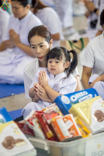 ภาพ No.221985:วันที่ 4 พฤษภาคม พ.ศ. 2568 พิธีตักบาตร เนื่องในวันอาทิตย์ต้นเดือน ณ บ้านแก้วเรือนทองคุณยายฯ วัดพระธรรมกาย