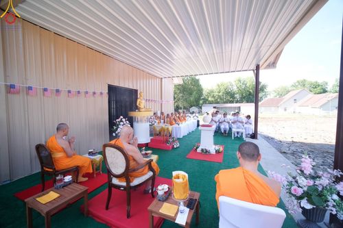 ภาพ No.142932:พิธีเจริญพระพุทธมนต์ โปรยรัตนชาติ เพื่อความเป็นสิริมงคล  ณ พื้นที่ก่อสร้างอาคารปฏิบัติธรรม “แก้วธรรมชัยรัตนอนันต์”  วัดพระธรรมกายเทนเนสซี ประเทศสหรัฐอเมริกา วันอังคารที่ 2 กรกฎาคม พ.ศ. 2567