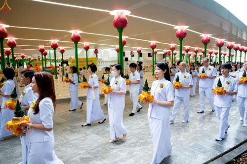 ภาพ No.227371:วันเสาร์ที่ 31 พฤษภาคม พ.ศ. 2568 พิธีเวียนประทักษิณรอบพระอุโบสถ ในพิธีอุปสมบท สามเณรเตรียม DCI รุ่นที่ 22 ณ อุโบสถพระไตรปิฎก วัดพระธรรมกาย