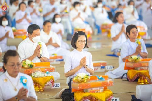 ภาพ No.205691:พิธีสวดพระพุทธมนต์ และถวายภัตตาหารเมนูสวรรค์แด่พระภิกษุ สามเณร วันจันทร์ที่ 3 กุมภาพันธ์ พ.ศ. 2568 ณ หอฉันคุณยายอาจารย์ฯ วัดพระธรรมกาย