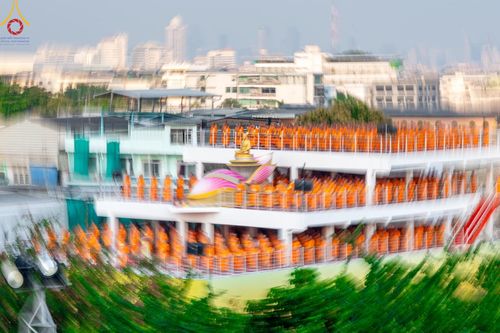 ภาพ No.201580:พิธีจุดประทีปถวายเป็นพุทธบูชา และบูชาธรรมมหาปูชนียาจารย์ ณ อาคารธรรมยาตรา กตัญญูบูชามหาปูชนียาจารย์ ตรงข้ามวัดปากน้ำภาษีเจริญ จ.กรุงเทพมหานคร ในโครงการธรรมยาตรา กตัญญูบูชา มหาปูชนียาจารย์ พระมงคลเทพมุนี(สด จนฺทสโร) พระผู้ปราบมาร อนุสรณ์สถาน 7 แห่ง